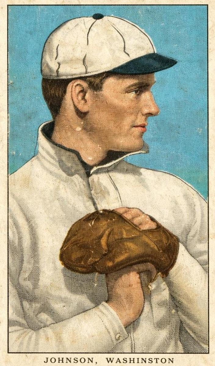 1909-11 T206 Baseball Glove at Chest Walter Johnson #NNO SGC 1