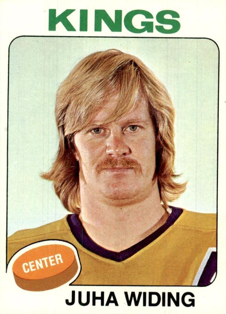 1975 Topps Hockey Juha Widing #142 PSA 9