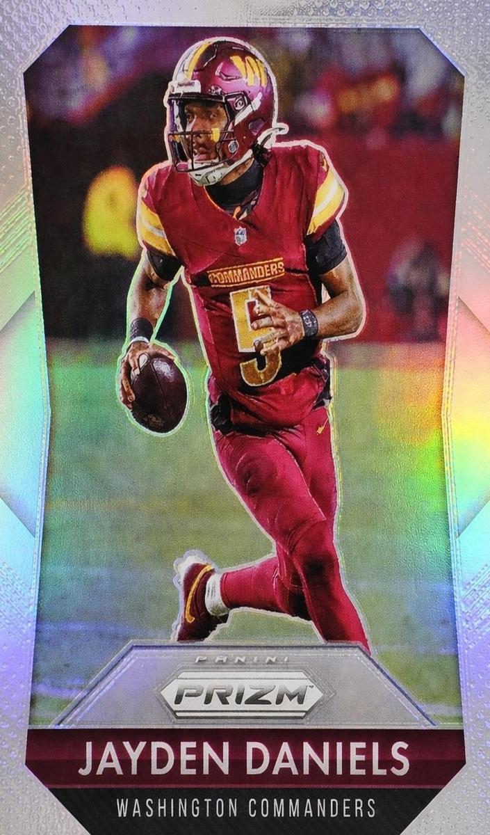 2025 Panini Prizm Football Silver Jayden Daniels #3 PSA 8