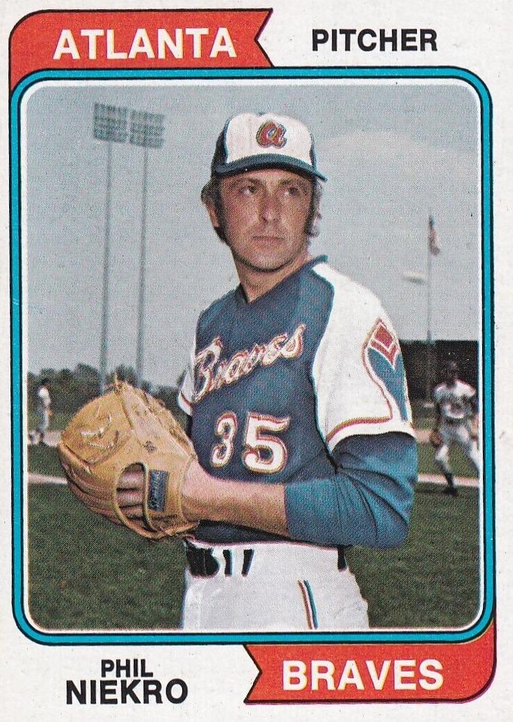 1974 Topps Baseball Phil Niekro #29 PSA 7