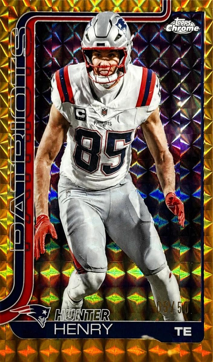 2025 Topps Chrome Football Gold Geometric Refractor Hunter Henry #209