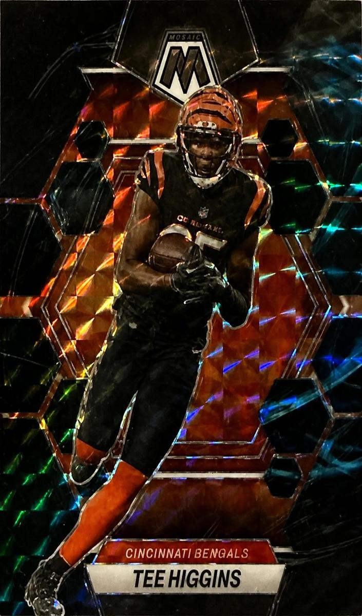 2023 Panini Mosaic Football Genesis Tee Higgins #42 PSA 9