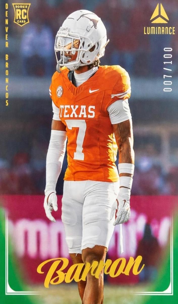 2025 Panini Luminance Football Green Jahdae Barron #162 PSA 10