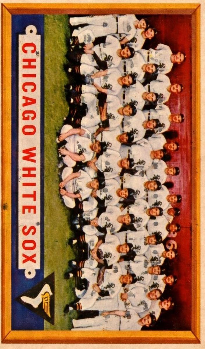 1957 Topps Baseball Chicago White Sox Team Card #329