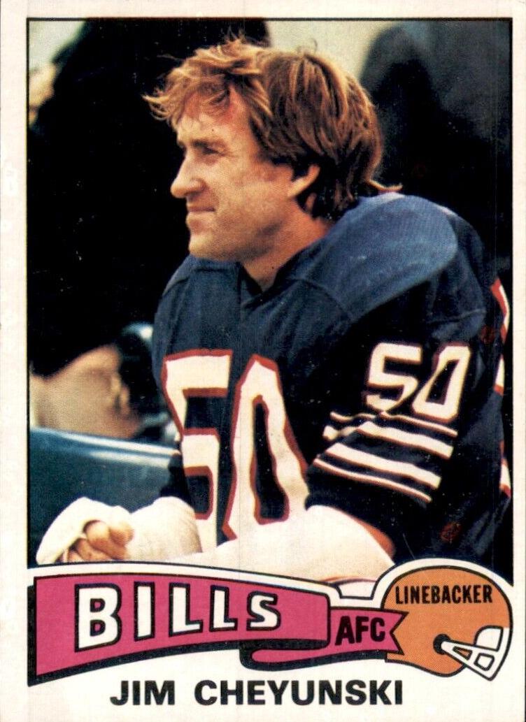 1975 Topps Football Jim Cheyunski #414 PSA 8