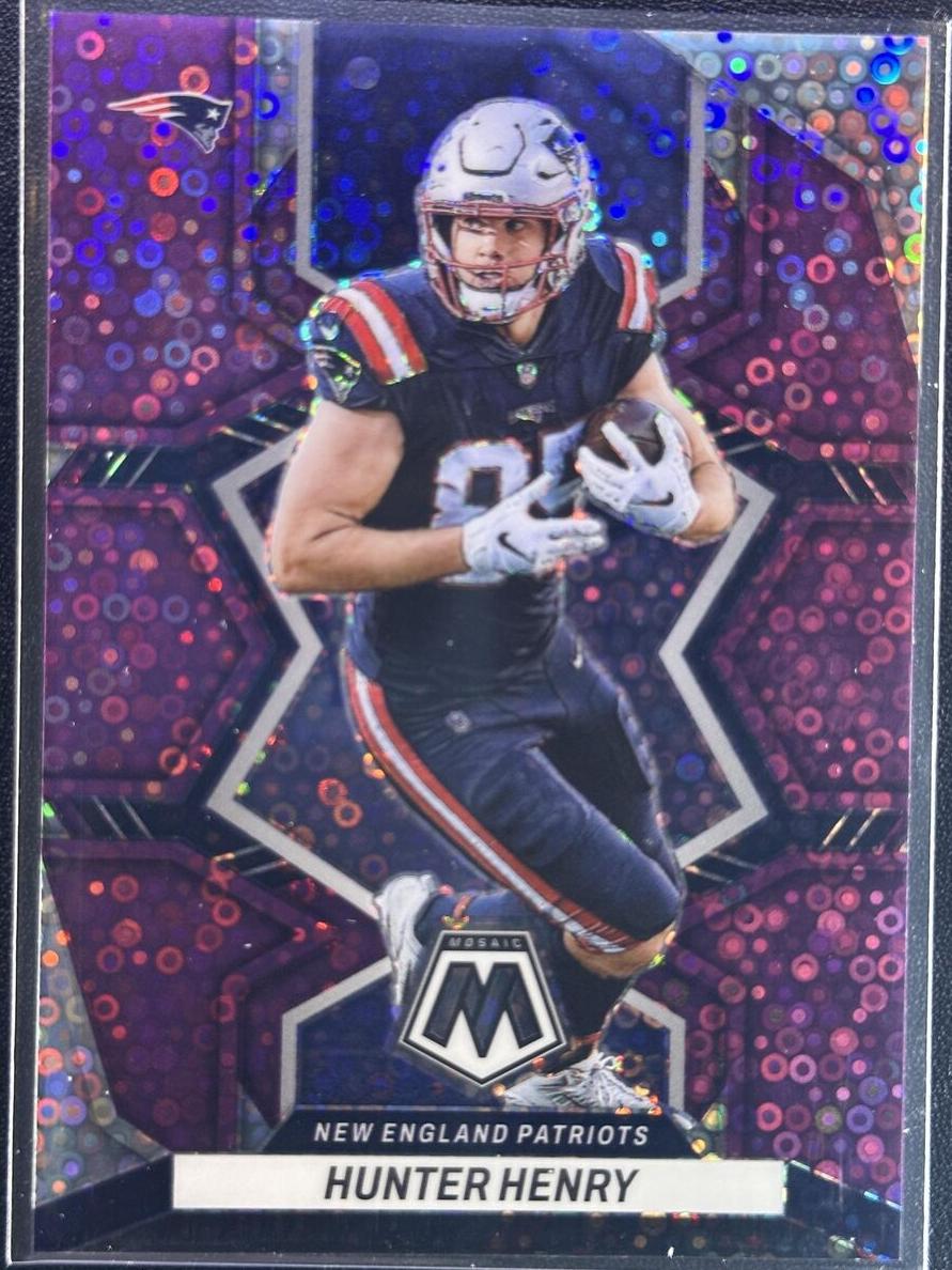 2022 Panini Mosaic Football No Huddle Purple Hunter Henry #136 PSA 9