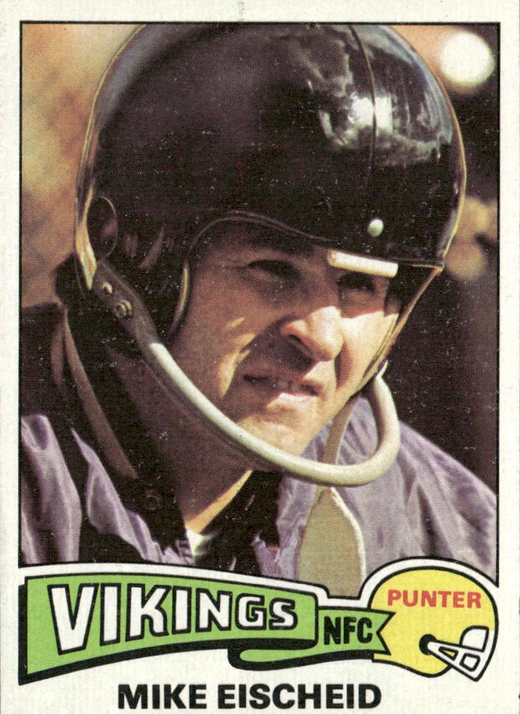 1975 Topps Football Mike Eischeid #343 PSA 9