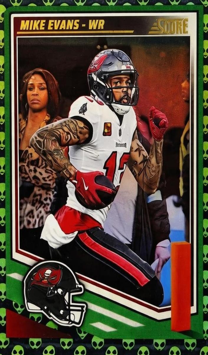 2025 Panini Score Football Extraterrestrial Mike Evans #285