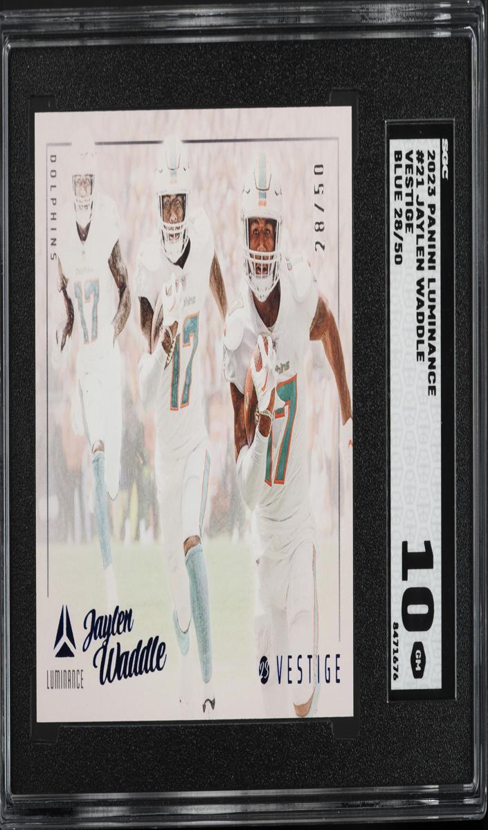 2023 Panini Luminance Football Blue Jaylen Waddle #21 SGC 10