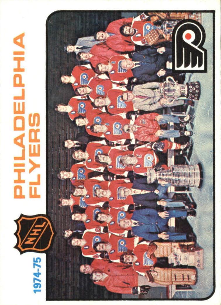 1975 Topps Hockey Flyers Team #95 PSA 8