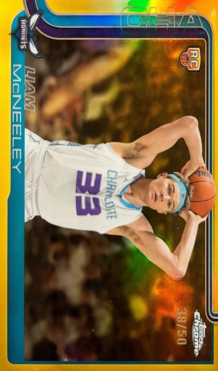 2025 Topps Chrome Basketball Gold Refractor Liam McNeeley #279