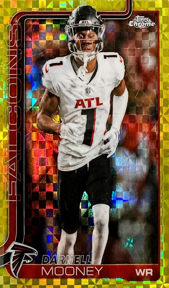 2025 Topps Chrome Football Lime Green X-Fractor Darnell Mooney #11