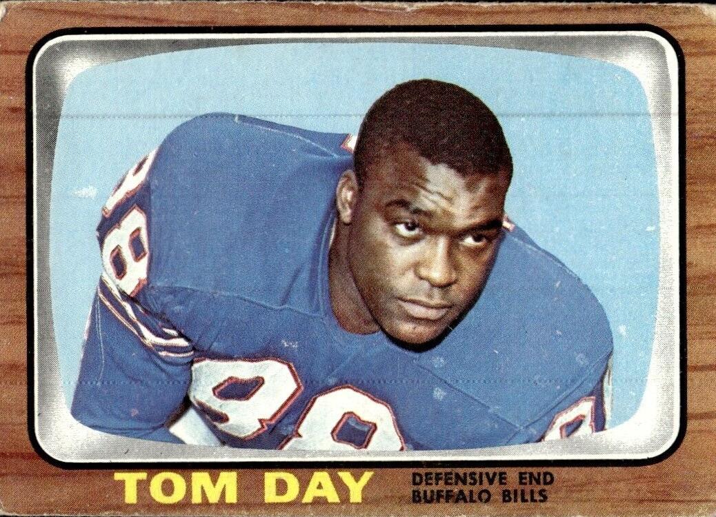 1966 Topps Football Tom Day #22 PSA 8