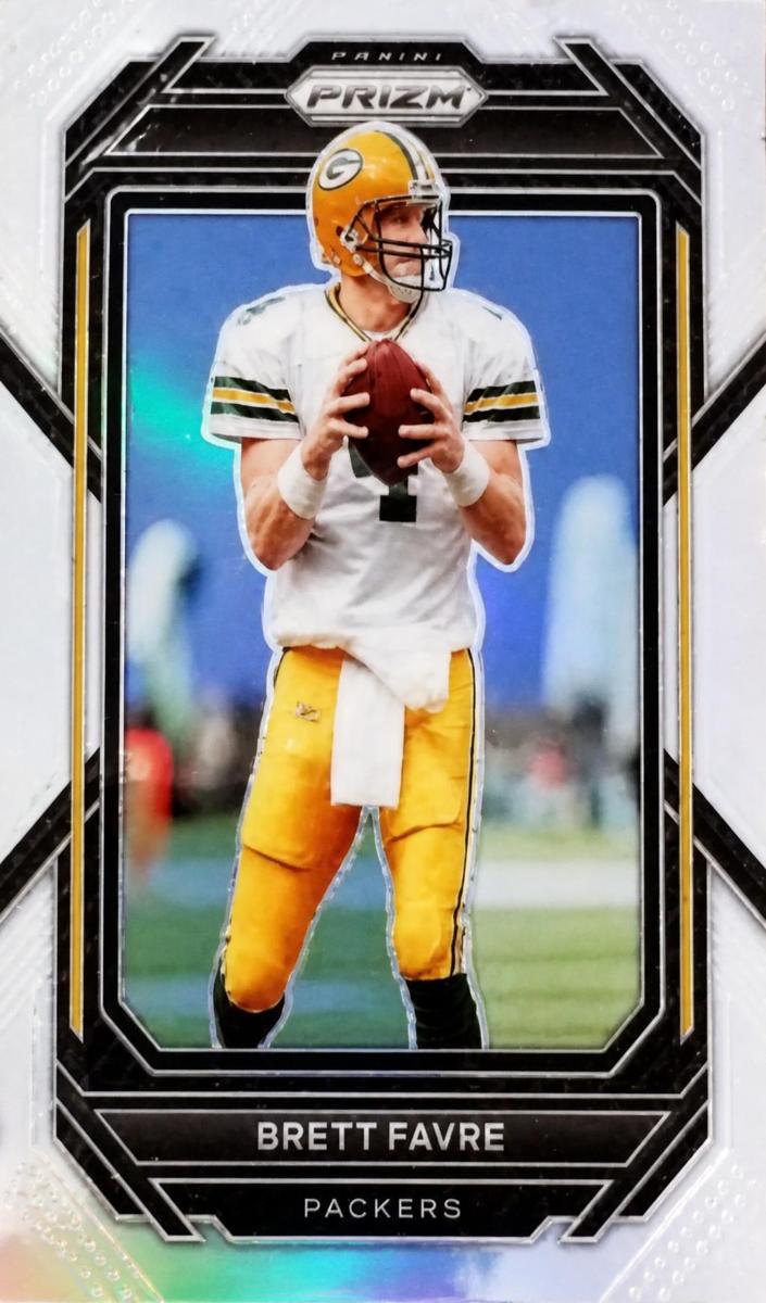 2022 Panini Prizm Football Green Brett Favre #111 PSA 9