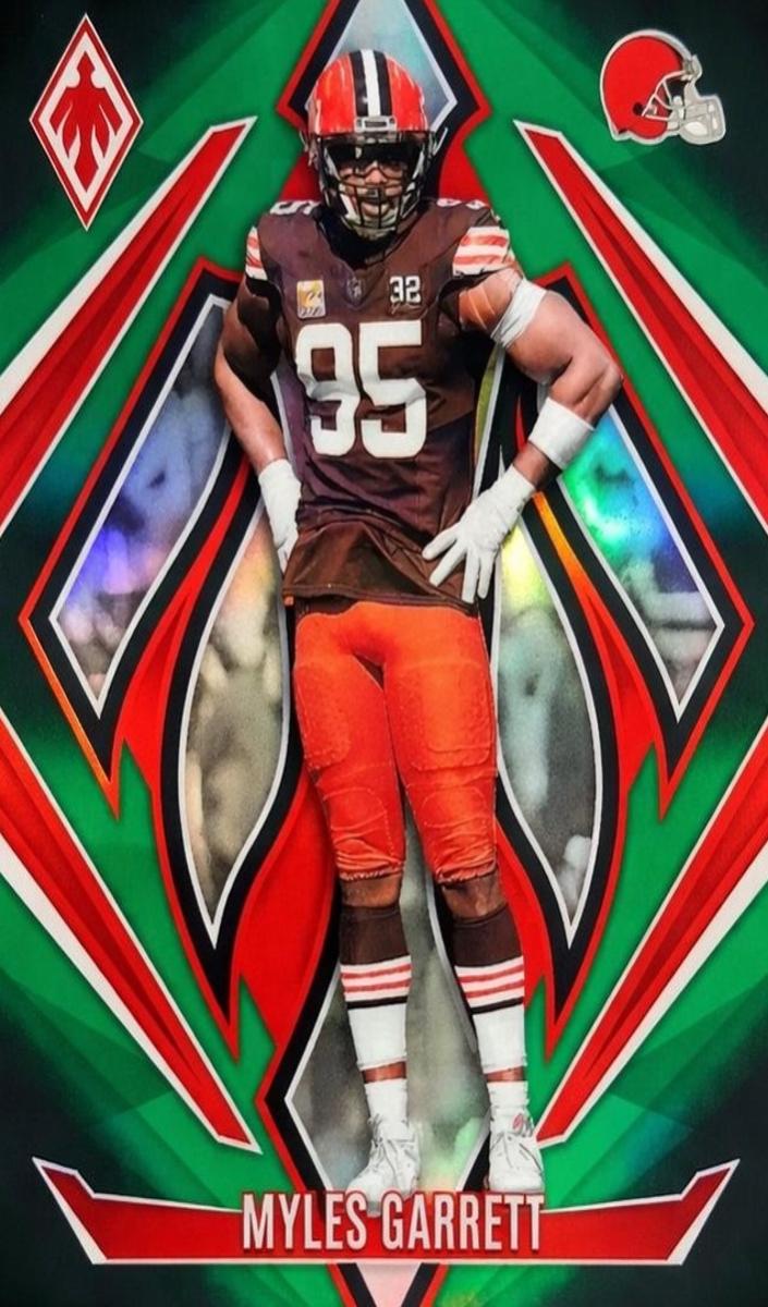 2024 Panini Phoenix Football Green Fade Myles Garrett #112