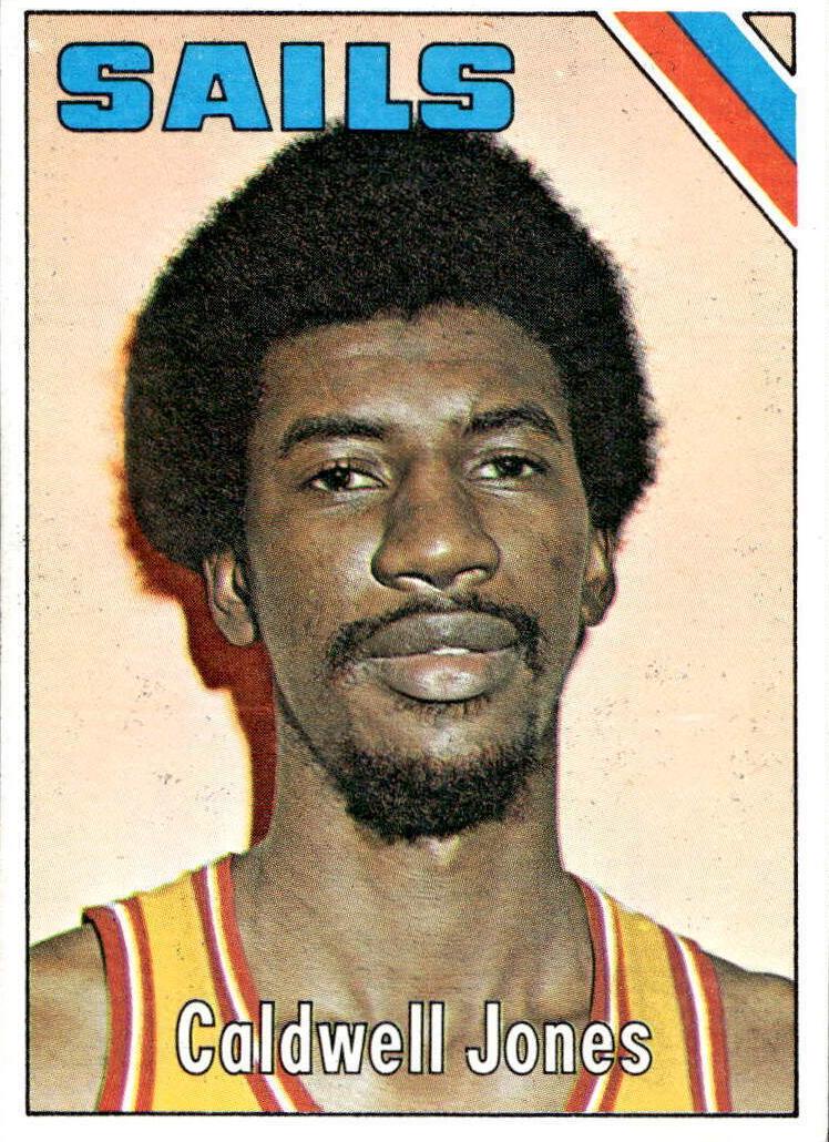 1975 Topps Basketball Caldwell Jones #305 PSA 9