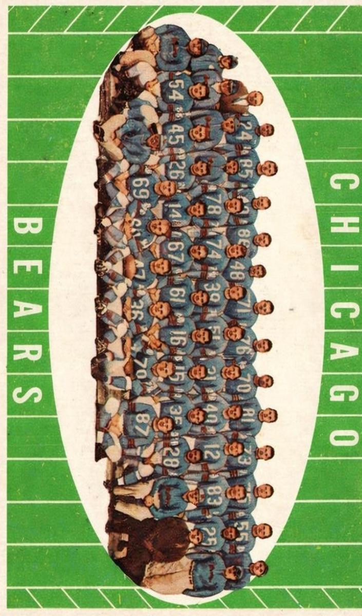 1961 Topps Football Chicago Bears #18 PSA 8