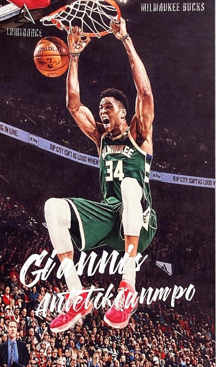 2019 Panini Chronicles Basketball Giannis Antetokounmpo #155 PSA 9