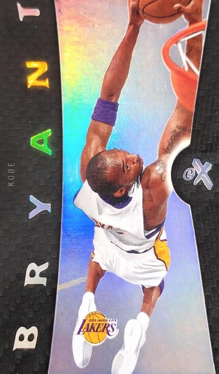 2006 Fleer E-X Basketball Kobe Bryant #17