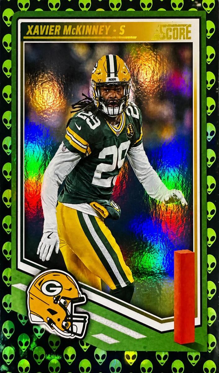 2025 Panini Score Football Extraterrestrial Xavier McKinney #227