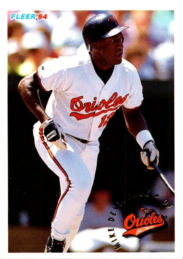 1994 Fleer Baseball Mike Devereaux #3