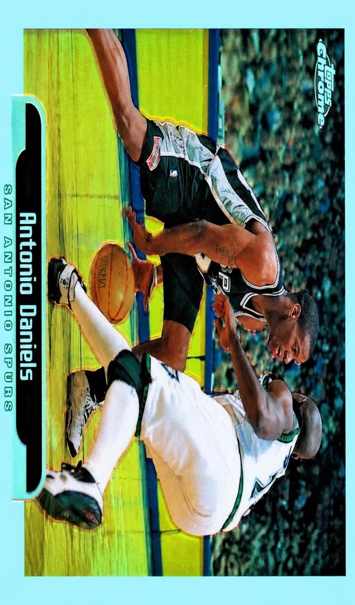 1999 Topps Chrome Basketball Refractor Antonio Daniels #71 PSA 8