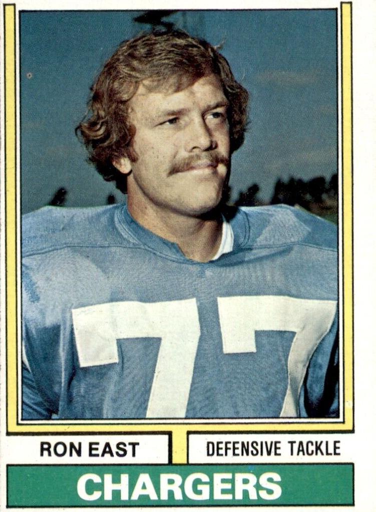 1974 Topps Football Ron East #72 PSA 8