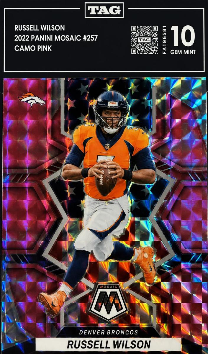 2022 Panini Mosaic Football Camo Pink Russell Wilson #257