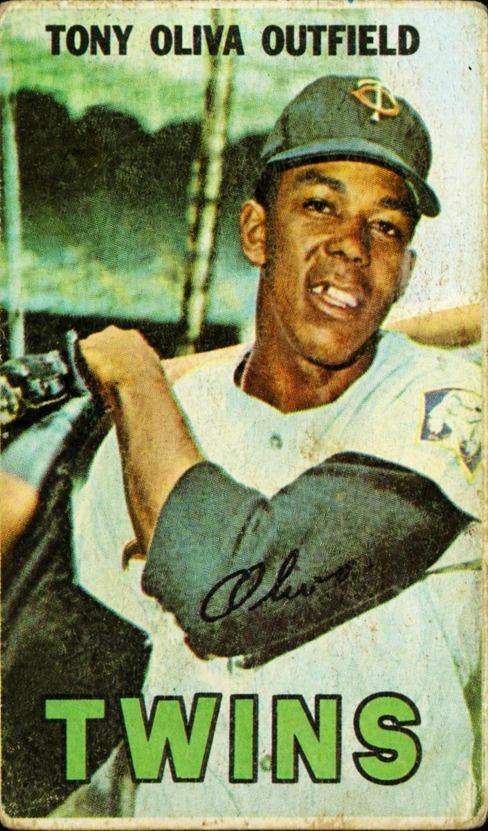1967 Topps Venezuelan Baseball Tony Oliva #230
