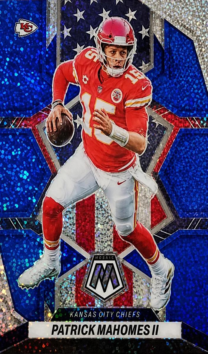 2022 Panini Mosaic Football Blue Sparkle Patrick Mahomes II #256