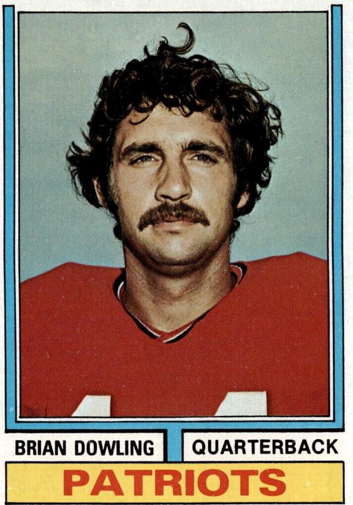 1974 Topps Football Brian Dowling #357 PSA 8