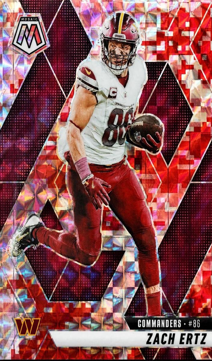 2025 Panini Mosaic Football Camo Red Zach Ertz #135