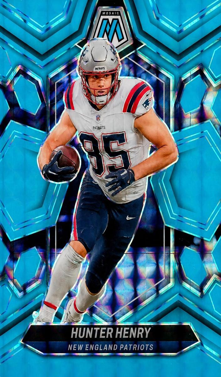 2024 Panini Mosaic Football Blue Fluorescent Hunter Henry #152