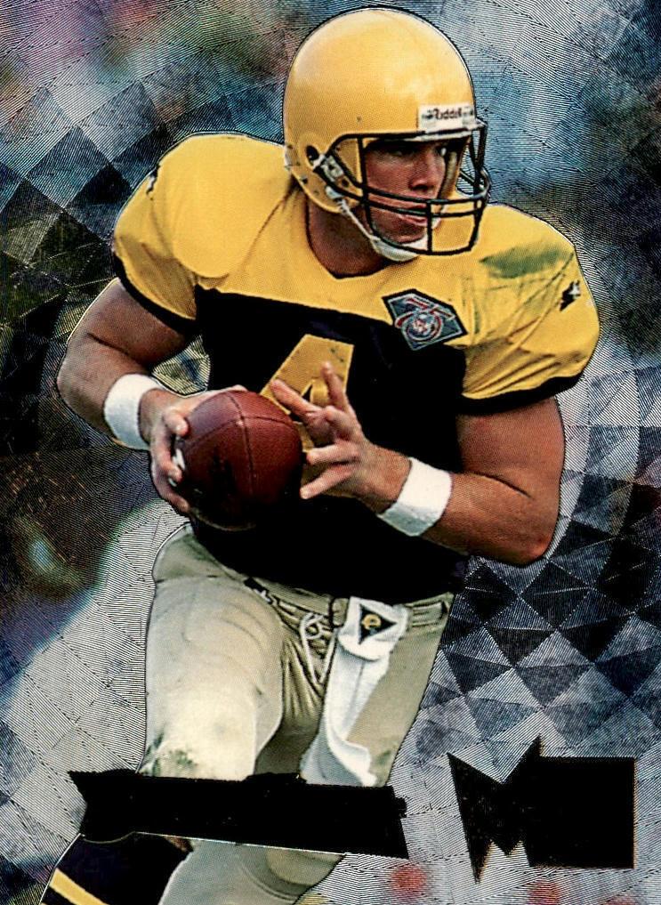 1995 Fleer Metal Football Brett Favre #16