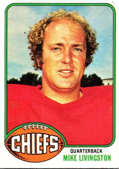 1976 Topps Football Mike Livingston #436 PSA 10