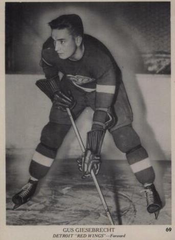 1939 O-Pee-Chee V301-1 Hockey Gus Giesebrecht #69